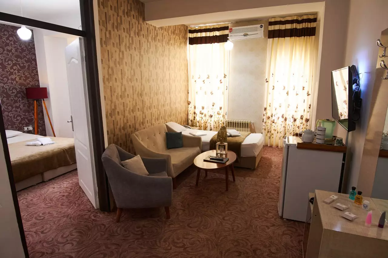 Alibaba https://cdn.alibaba.ir/ostorage/hotel-accommodation-images/6909c1bba1e6f83605b7e9b5_سوئیت 4 تخته.webp